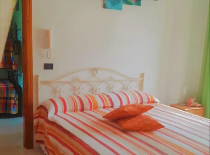 Case Vacanze La Fiaba بيت ضيافة 3*