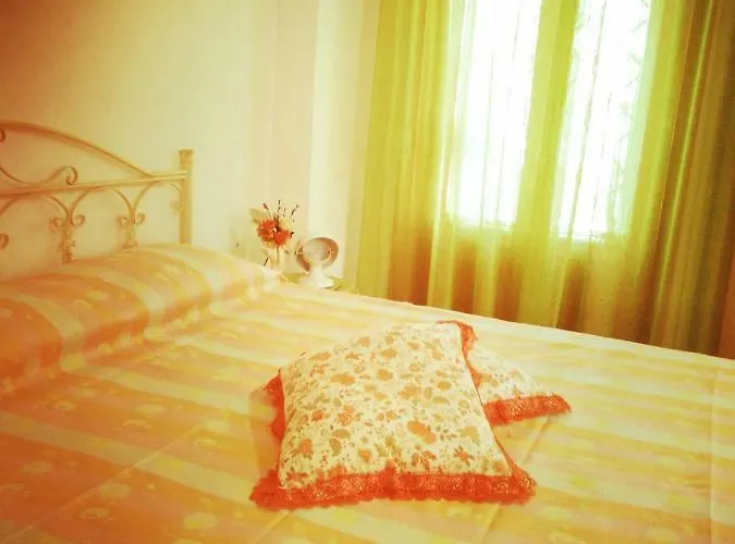 Case Vacanze La Fiaba بيت ضيافة 3*